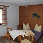 Junser Gasthausl Inn