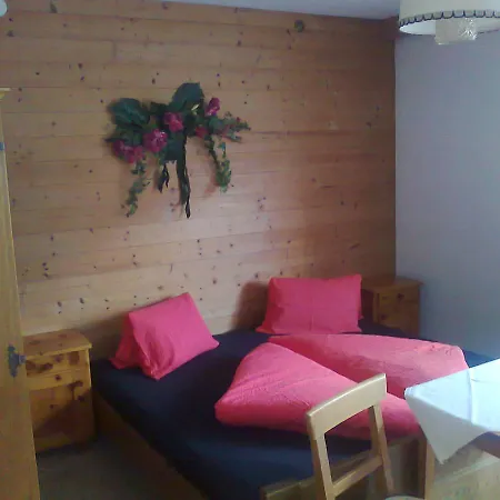 Junser Gasthausl Inn *