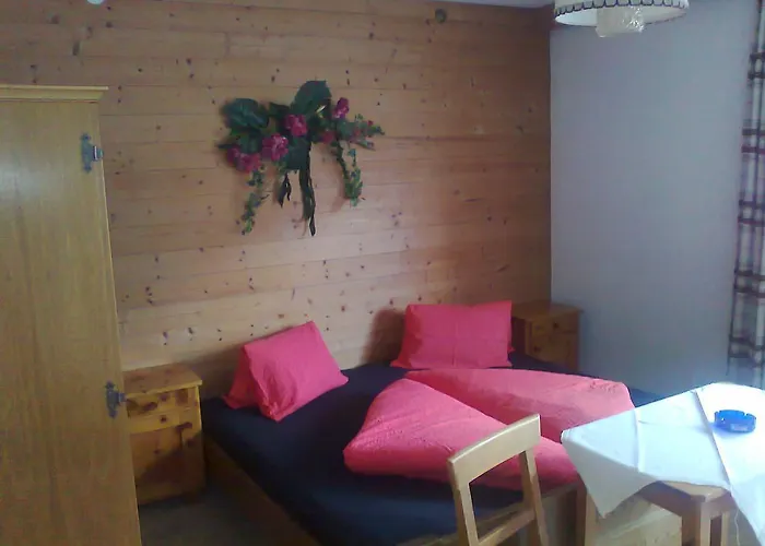 Junser Gasthausl Inn *