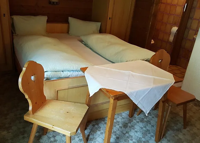 Junser Gasthausl Inn *