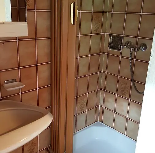 Junser Gasthausl Тукс